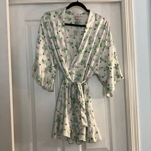 Victoria's Secret White Floral Satin Kimono Robe